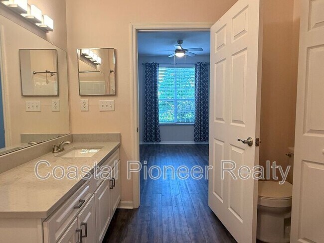 Building Photo - 9068 Lake Chase Island Way