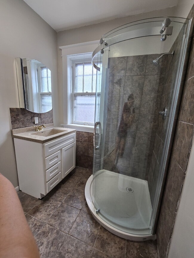 Building Photo - Beautiful 2BR/1BA Rental in Quiet St. Loui...