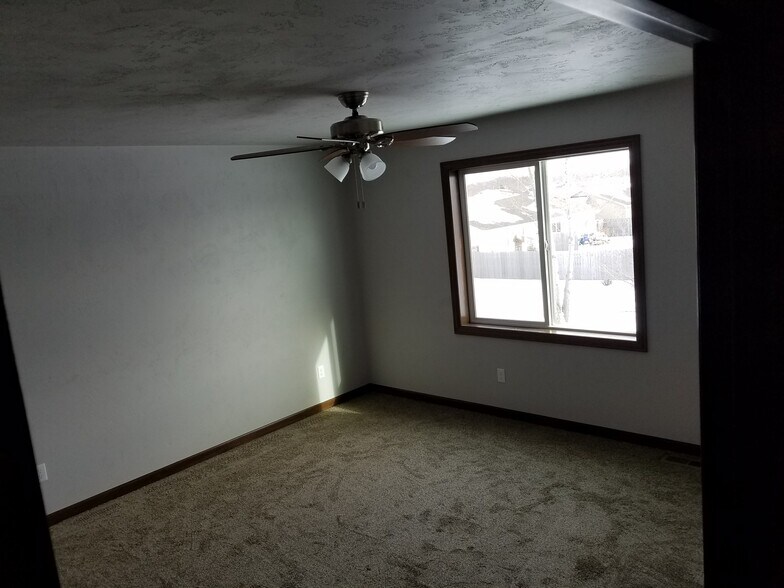 Building Photo - 1343 Moon Ridge Ct