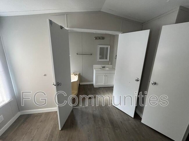 Building Photo - 188 Golden Oaks Ln