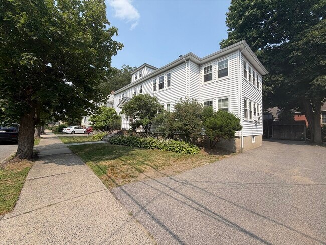 Building Photo - 56 Noble St