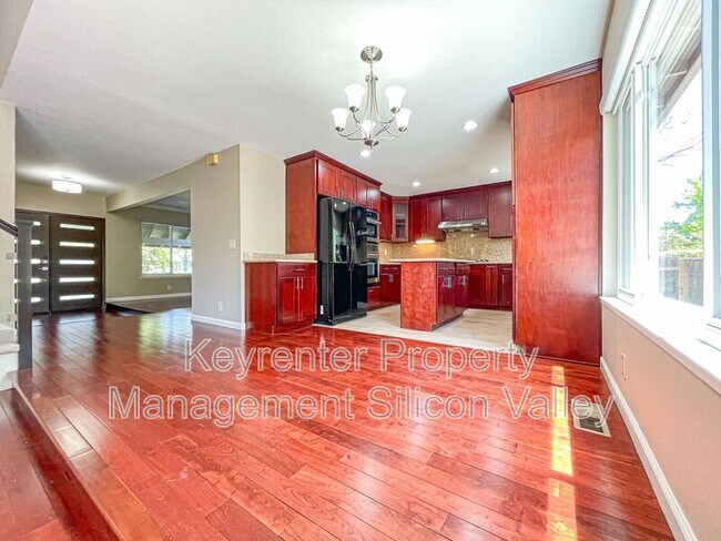 Building Photo - 6701 Tannahill Dr