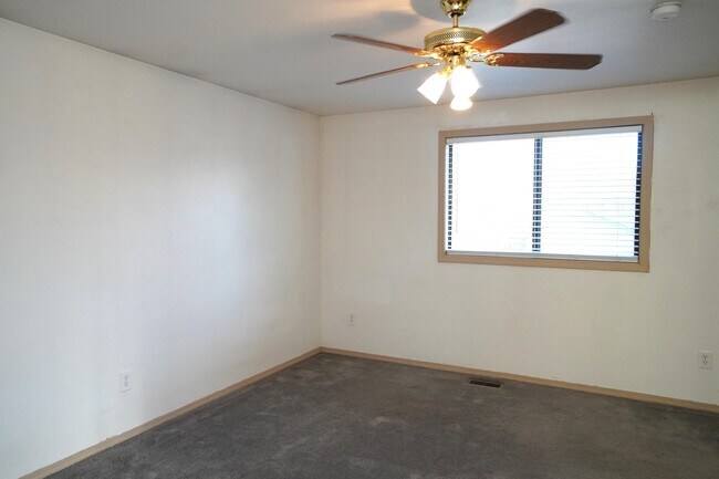 Building Photo - 11965 W Gunsmoke Dr