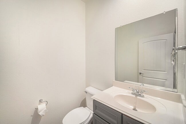 Building Photo - Downtown Fort Worth Condo with Office!