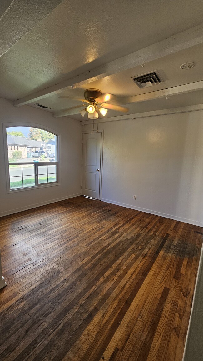 Building Photo - 2545 Nevada Ave