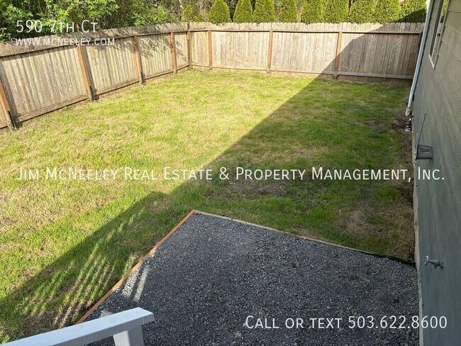 Building Photo - 590 7th Ct