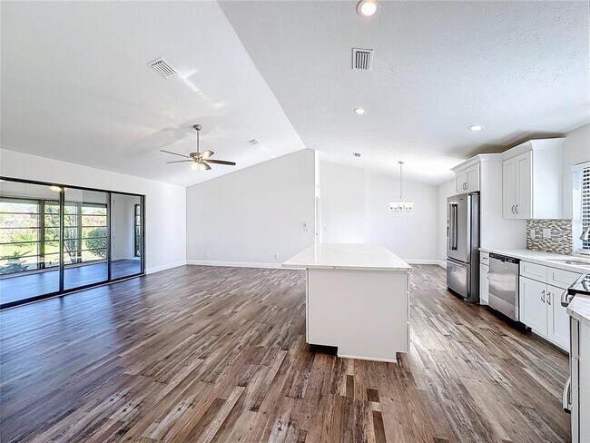 Building Photo - 1715 S Pebble Beach Blvd