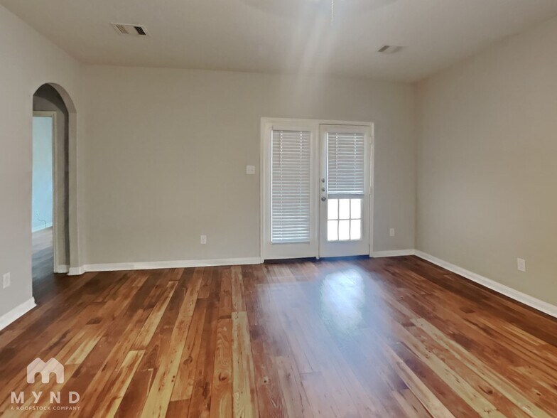 Building Photo - 306 Lazy Pine Ct