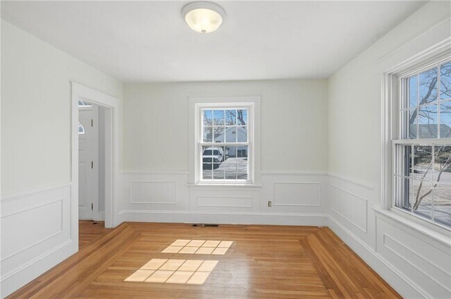 Building Photo - 21 Earlham Way