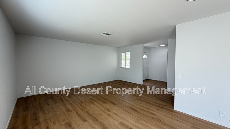Building Photo - 78601 Ave 42