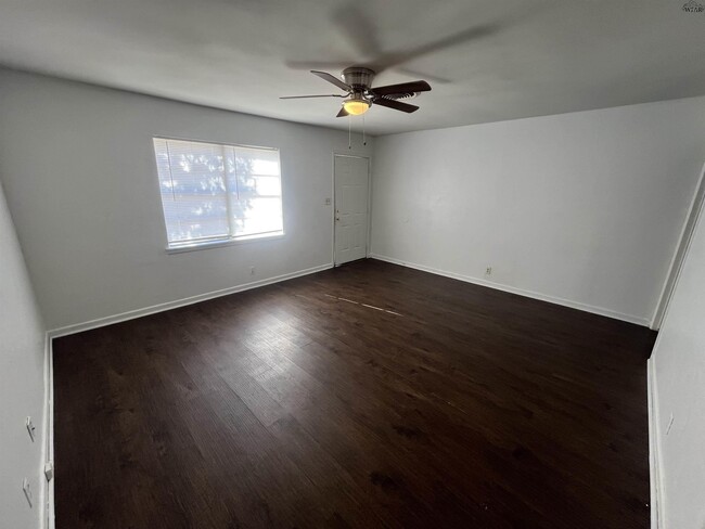 Building Photo - 1902 Huff St