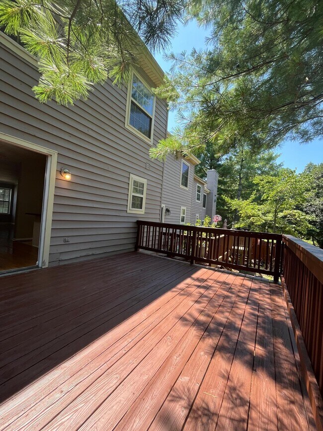 Building Photo - 4674 Mews Dr