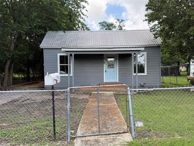 Building Photo - 718 Pear St