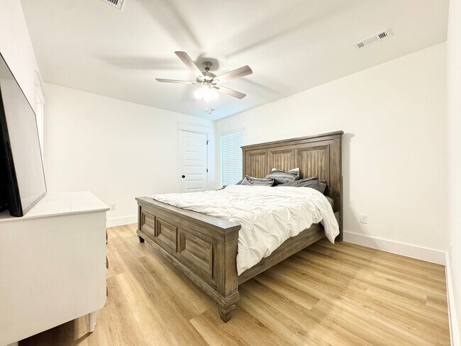 Building Photo - BRAND NEW 4 bedroom 2 bath home in Prairie Grove