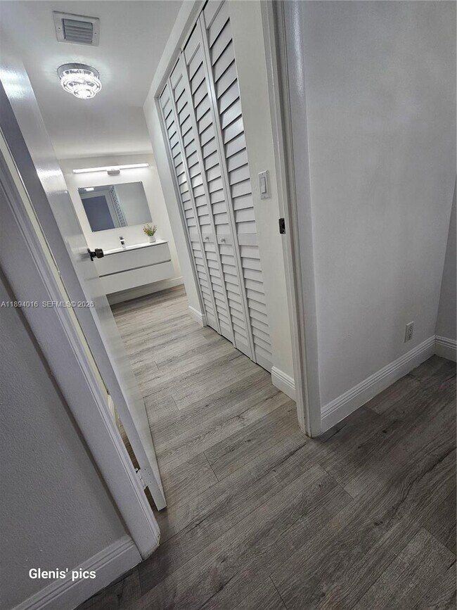 Building Photo - 20400 W Country Club Dr