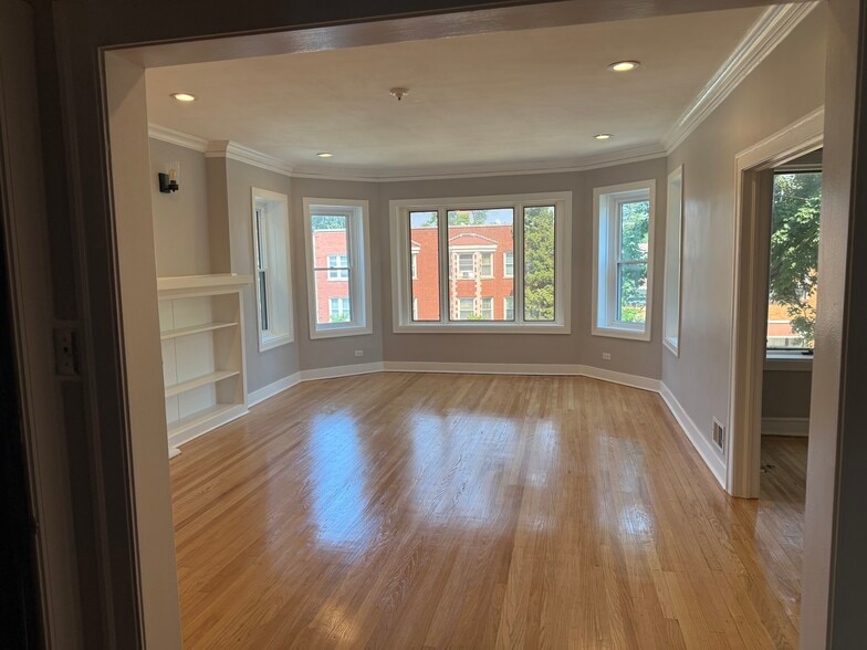 Living room - 9438 S Bishop