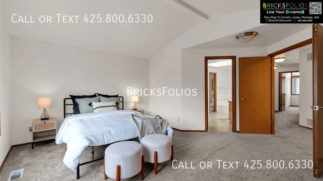 Building Photo - 4522 NE 21st Pl