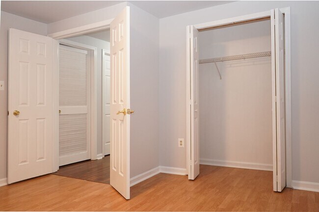 Building Photo - 4 Bedroom 3.5 Bath Townhome in Woodbridge, VA