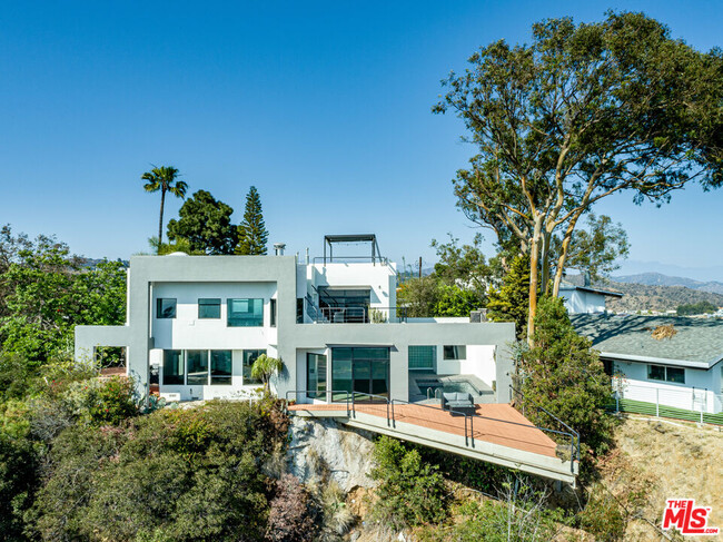 Building Photo - 8424 Grand View Dr