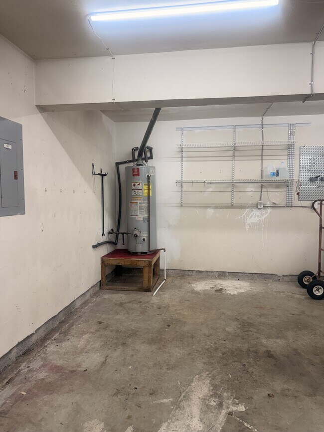 Building Photo - 1949 Arlington Arch Dr