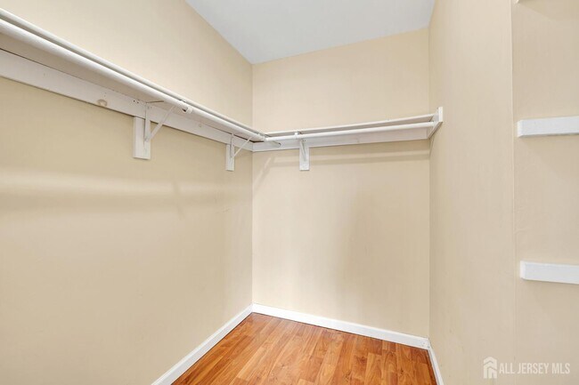 Building Photo - 275 Alpine Way