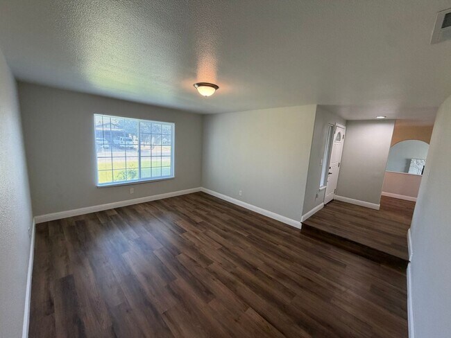 Building Photo - 8267 Moorhaven Way
