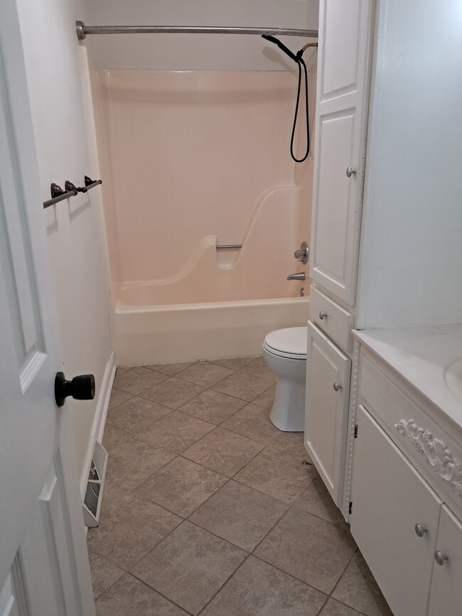 Building Photo - 114 Tomahawk Dr