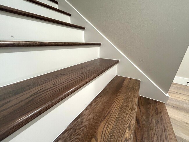 Building Photo - New 3 Bed 2.5 Bath with garage Townhome!!