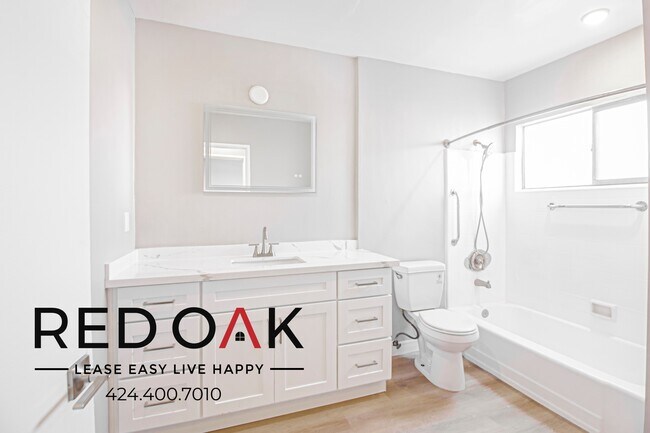 Building Photo - 15405 Vanowen St