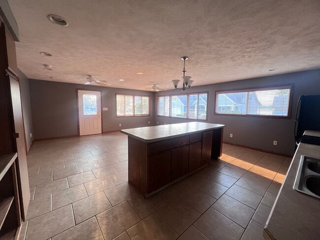 Building Photo - Adorable 2 bedroom home in the Silver Lake...