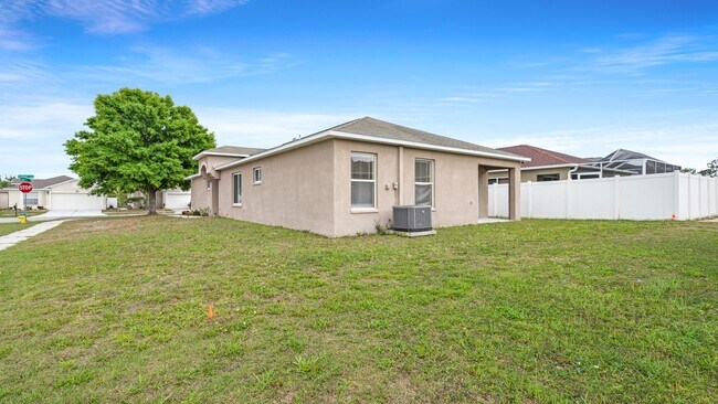Building Photo - Single Story 3 bedroom 2 bathroom rental h...