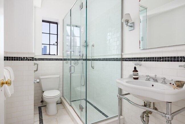 Building Photo - 350 W 57th St
