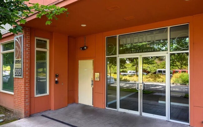 Building Photo - 3213 Harbor Ave SW
