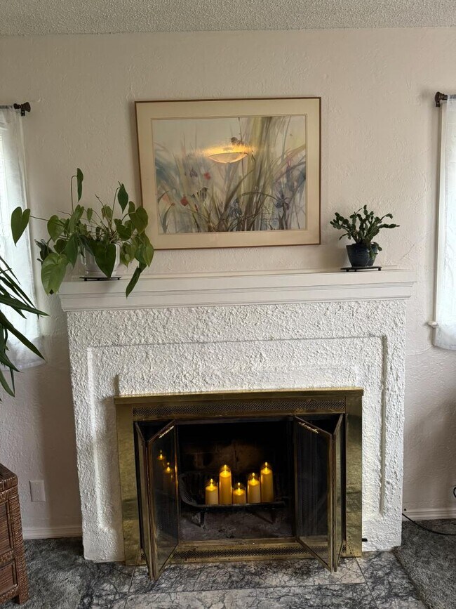 Building Photo - 406 Newtown St