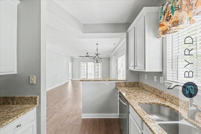 Building Photo - 4706 Twin Hickory Lake Dr