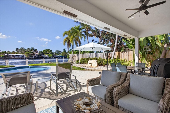 Building Photo - 513 S Riverside Dr