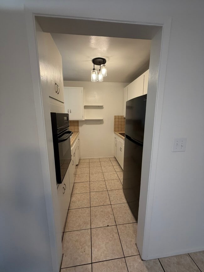 Building Photo - 618 Clubhouse Ave