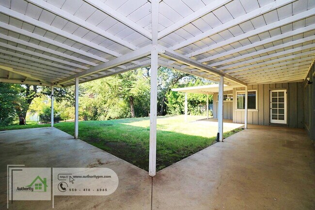 Building Photo - 3180 Wilshire Dr