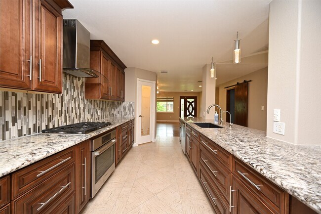 Building Photo - 2127 Lamonte Ln