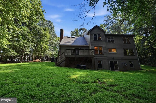 Building Photo - 2 English Hills Dr