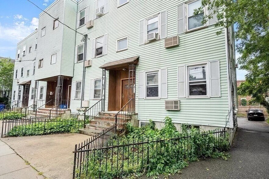 Building Photo - 47 Riverdale St