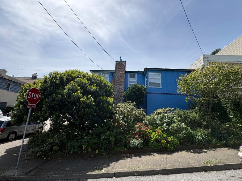Building Photo - 1703 Funston Ave