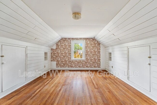 Building Photo - 887 Poplar Rd