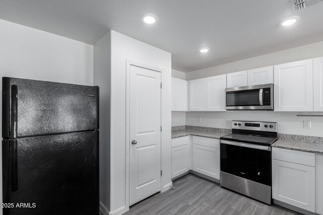 Building Photo - 9930 W Carousel Dr
