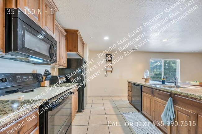 Building Photo - 35 E 150 N