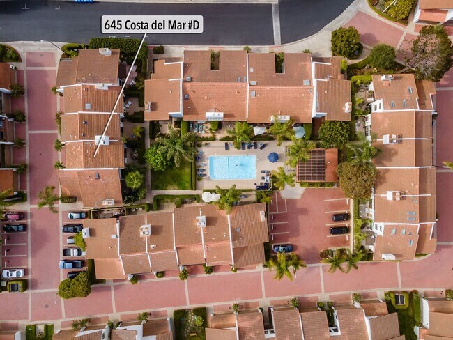 Building Photo - Fully Remodeled 2 Bed, 2 Bath East Beach T...