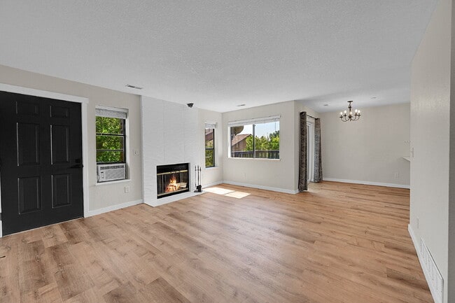 Building Photo - $1,995.00, 2 Bed 2 Bath Condo in Westminster!