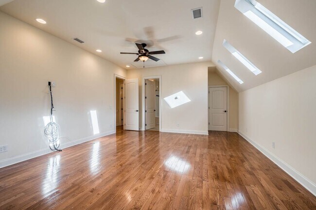 Building Photo - 246 Valley Meadow Dr