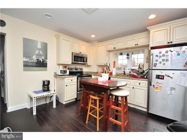 Primary Photo - 6110 Ridge Ave