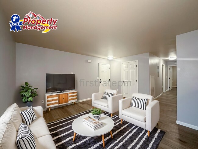 Building Photo - 10042 W Garverdale Ln